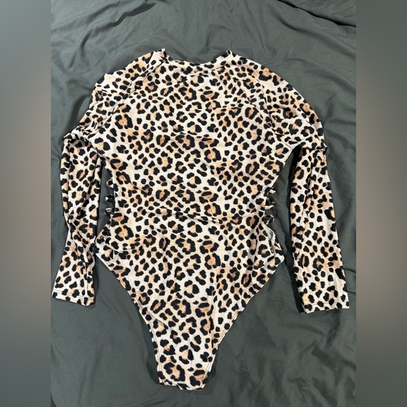 SHEIN Plus Leopard Zip Front Cut Out Waist One Piece Swimsuit - Picture 4 of 4